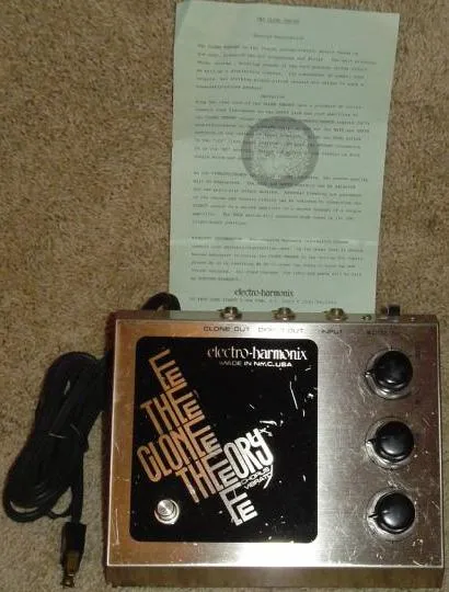 Electro Harmonix Stereo Clone Theory Analog Chorus / Vibrato Pedal