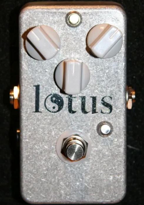Lotus Pedals Gray Tremolo