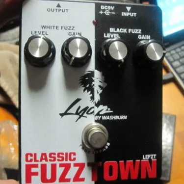 Lyon (by Washburn) LEFZT Classic FuzzTown