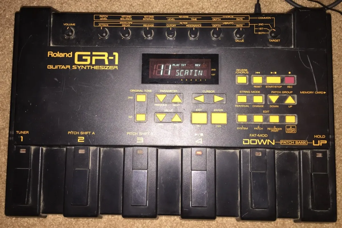 Roland GR-1 Guitar Synthesizer