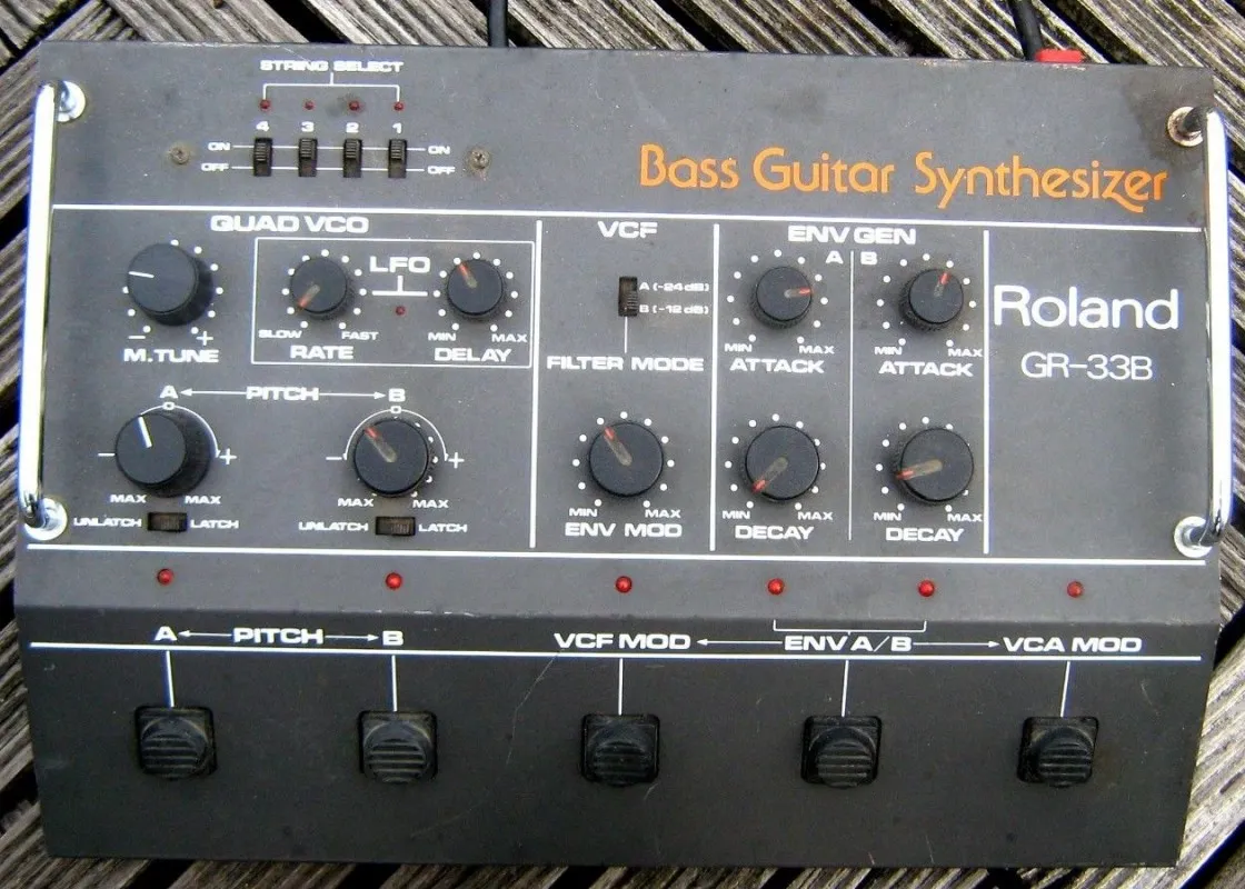 Roland GR-33B Bass Guitar Synthesizer