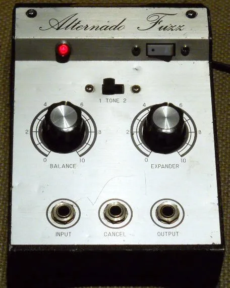 Sekova Model No. 99 Deluxe Alternado Fuzz Tone Expander Unit