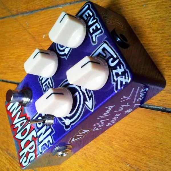 VL Effects Bullitt Tone Invaders Fuzz